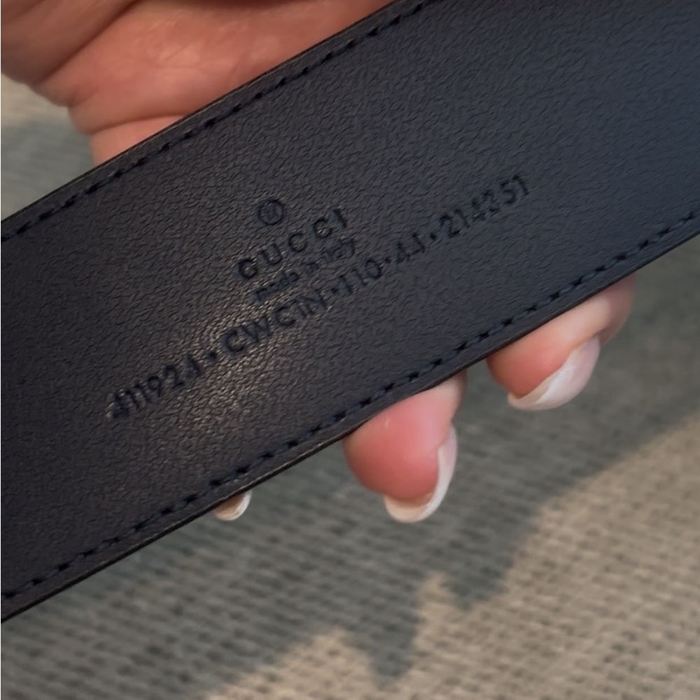 Gucci Black and Silver Belt with Iconic GG Buckle - Picture 2 of 2